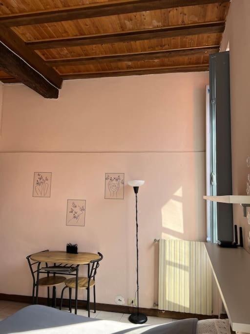 Minimal Studio Con Travi A Vista Piacenza Exterior foto