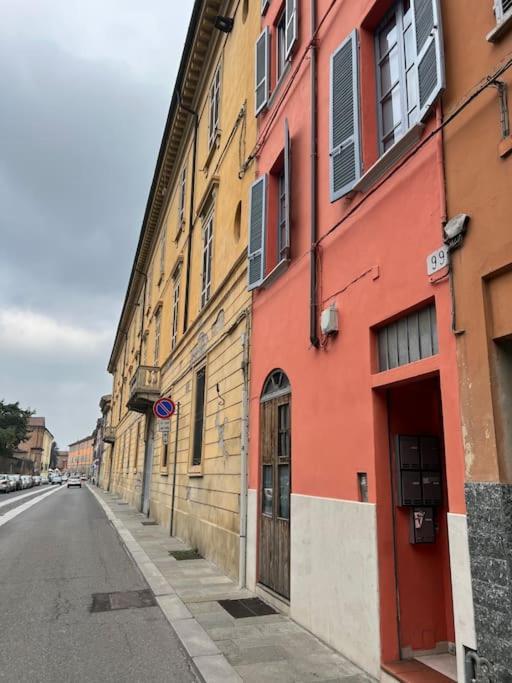 Minimal Studio Con Travi A Vista Piacenza Exterior foto